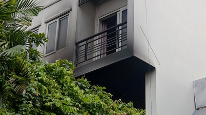 Cháy nhà 5 tầng ở khu Thảo Điền, nhiều người lên sân thượng cầu cứu