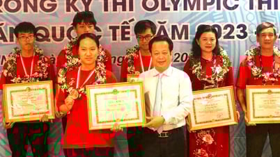 Quang Ninh នាំមុខគេក្នុងរង្វាន់សិស្សពូកែ ៧០០លានដុង/រង្វាន់