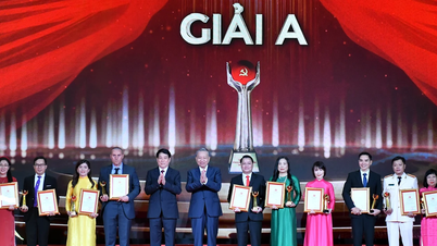 Lễ trao giải Cuộc thi Chính luận về bảo vệ nền tảng tư tưởng của Đảng lần thứ tư