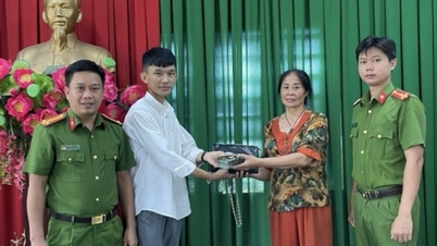 Trả lại tài sản hàng trăm triệu đồng cho người đánh rơi