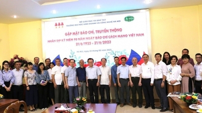 សាកលវិទ្យាល័យពាណិជ្ជកម្ម និងបច្ចេកវិទ្យាហាណូយ ប្រារព្ធទិវាសារព័ត៌មានបដិវត្តន៍វៀតណាម