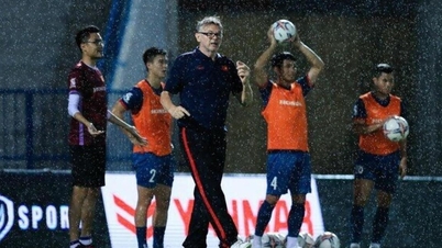 គ្រូបង្វឹក Troussier បានធ្វើការសម្រេចចិត្តដ៏គួរឱ្យភ្ញាក់ផ្អើលមួយ មុនពេលការប្រកួតដំបូងរបស់គាត់ជាមួយក្រុមវៀតណាម។