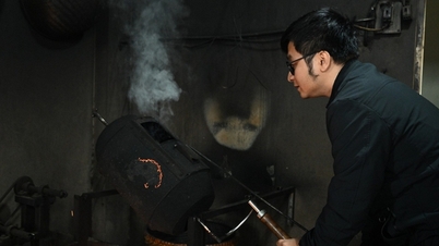 ស្វែងយល់ពីដំណើរការកាហ្វេដុតដោយឈើតែមួយគត់នៅកណ្តាលទីក្រុងហាណូយ