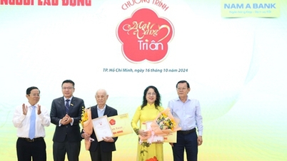 Hedrar musikern Truong Quang Luc och sångaren