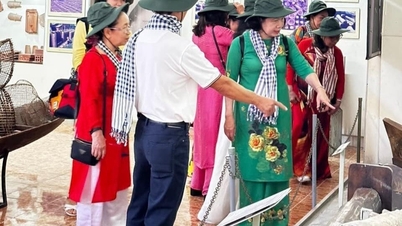 동탑에서는 지속 가능한 관광을 개발하기 위해 많은 과제와 해결책을 제안했습니다.