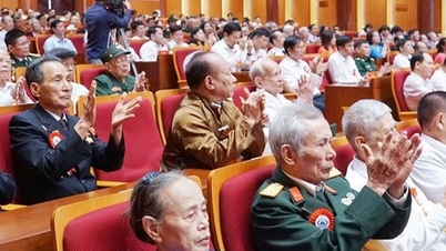Gặp mặt tập thể, cá nhân tiêu biểu kỷ niệm thành lập tỉnh