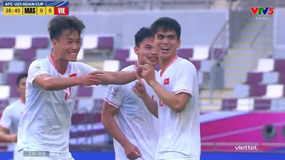 แฟนบอลตะลึงกับฟรีคิกสวยๆ ของ ขัวต วัน คัง