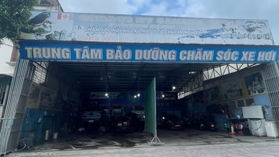 Gara ô tô gửi hóa đơn cho khách có chi tiết 'phong bì đăng kiểm'