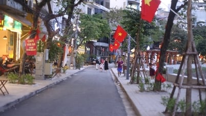 Hanoi's newest walking street is deserted, business owners complain about difficulties