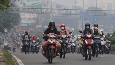 TPHCM: Lớp mù dày đặc bao phủ toàn thành phố, cảnh báo bụi ô nhiễm