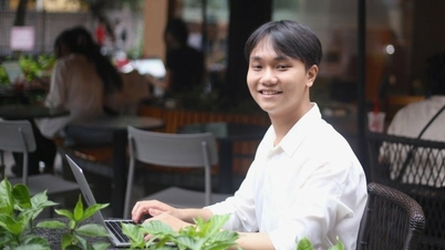 この男はハノイ工科大学で最も人気の専攻の卒業生代表である。