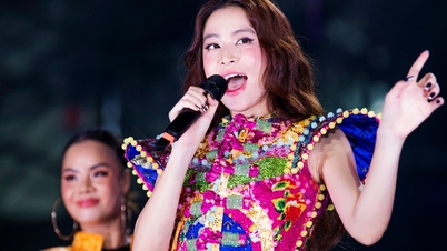 រាត្រី​តន្ត្រី​របស់ Hoang Thuy Linh៖ អស្ចារ្យ​គួរ​ឲ្យ​ចង់​ភ្នែក ប៉ុន្តែ​តើ​ការ​ច្រៀង​ផ្ទាល់​យ៉ាង​ម៉េច?