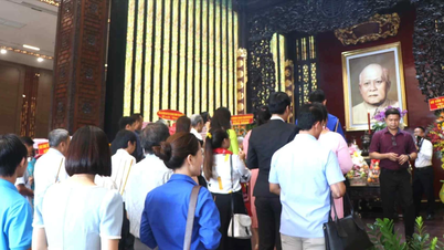 ពិធី​ប្រគល់​រង្វាន់​នៃ​ការ​ប្រកួត​តាម​ប្រព័ន្ធ​អ៊ីនធឺណិត "ពូ​ថៅ​ជាមួយ​ខាង​ត្បូង"