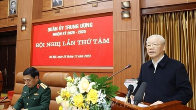 Nguyen Phu Trong 사무총장은 중앙군사위원회 회의를 주재합니다.