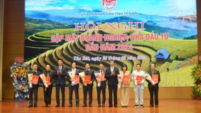 Yên Bái trao quyết định đầu tư cho 8 dự án