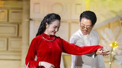 តារា​ចម្រៀង Tuan Hung និង​ភរិយា​បាន​ធ្វើ​ឲ្យ​អ្នក​រាល់​គ្នា​ភ្ញាក់​ផ្អើល​ក្នុង​កម្មវិធី​បង្ហាញ​ម៉ូដ