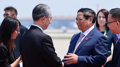 Premierminister Pham Minh Chinh kommt in Peking an