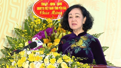 សមាជិក​អចិន្ត្រៃយ៍​លេខាធិការដ្ឋាន​ចូលរួម​ពិធី​សម្ពោធ​នៅ​សាលា​រីករាយ