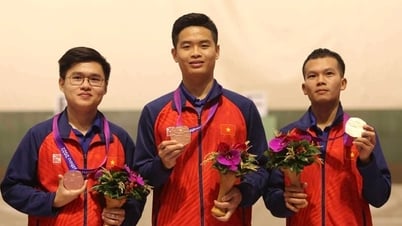 Bộ trưởng Nguyễn Văn Hùng khen ngợi nhà vô địch ASIAD 19 Phạm Quang Huy
