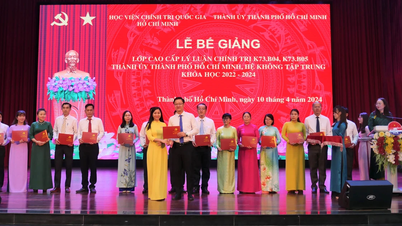 Học viện Chính trị Quốc gia Hồ Chí Minh và Thành ủy TPHCM trao bằng Cao cấp chính trị cho 129 học viên
