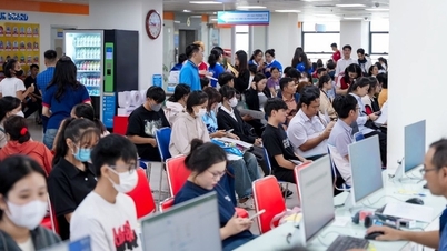 UEF đón đông đảo thí sinh đến nhập học