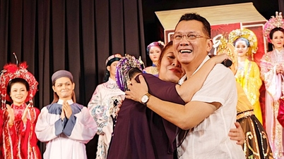 Huu Chau "ទាក់ទាញ" សិស្សឱ្យស្រឡាញ់ប្រវត្តិសាស្ត្រវៀតណាម