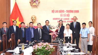 ការ​អនុវត្ត​បច្ចេកវិជ្ជា​ឌីជីថល​ដើម្បី​គាំទ្រ​ដល់​ជន​ពិការ​ភ្នែក​ដើម្បី​ធ្វើ​សមាហរណកម្ម​ក្នុង​សហគមន៍