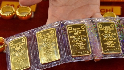 SJC gold price increased by nearly 1 million VND/tael, a record high compared to world gold price
