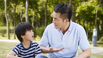 Cha mẹ cần nói gì với con khi xảy ra lũ lụt kinh hoàng?