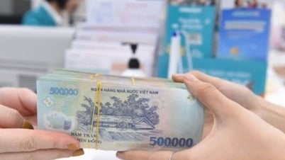 Lãi suất tiền gửi ngân hàng "rơi xuống" mức thấp kỷ lục