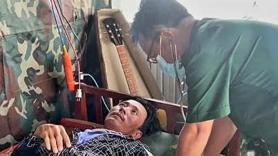 Cứu 7 thuyền viên trôi dạt trên biển
