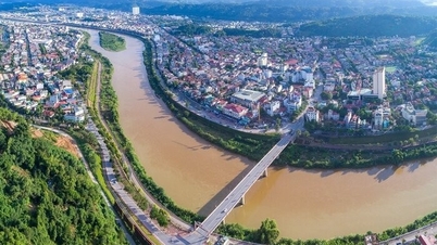 How many provinces and cities does the Red River flow through in our country?