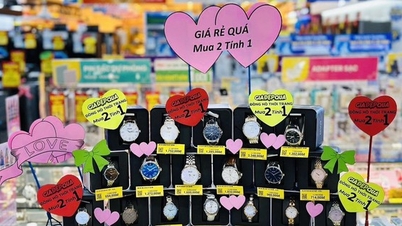 บรรยากาศวันที่ 20 ต.ค. ที่ The Gioi Di Dong ซื้อนาฬิกา 2 เรือน แถม 1 เรือน สำหรับคุณผู้หญิง