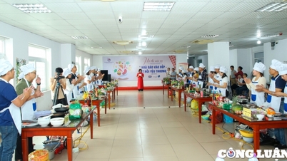 មន្ត្រី និងសមាជិកសហជីពនៃទីភ្នាក់ងារមជ្ឈិមនៃសមាគមអ្នកកាសែតវៀតណាមបានចូលរួមយ៉ាងសាទរក្នុងការប្រលងធ្វើម្ហូប។