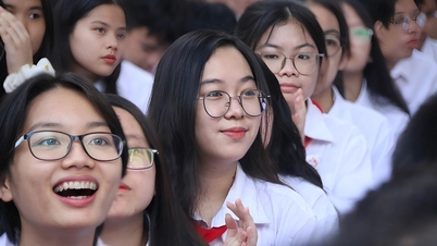 'English teacher stutters when communicating with foreigners'
