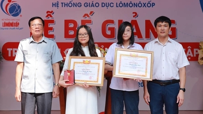 Một trường học ở Hà Nội thưởng vàng cho học sinh tiêu biểu