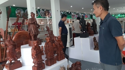Trên 400 mẫu sản phẩm tham gia Triển lãm chuyên đề ngành sơn mài khảm trai – đồ gỗ điêu khắc