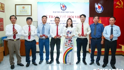 Meaningful Vietnam Journalists Association Membership Card Awarding Ceremony at ATK Dinh Hoa, Thai Nguyen