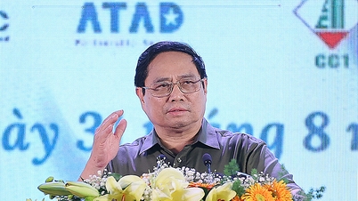 Thủ tướng: Sân bay Tân Sơn Nhất không theo kịp tốc độ phát triển kinh tế
