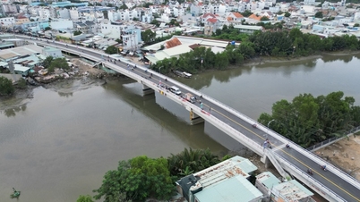 El puente de acceso sur de Ciudad Ho Chi Minh ha llegado a la meta, la gente está emocionada y espera que se acaben los atascos de tráfico.