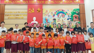 Trao hỗ trợ cho các cơ sở chăm sóc trẻ em có hoàn cảnh đặc biệt
