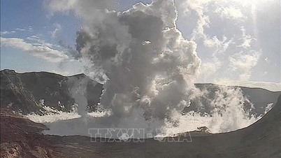 Philippines issues health warning over volcanic ash