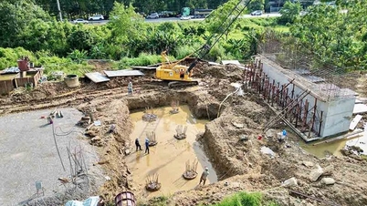 How is the 5,200 billion VND project connecting 2 highways in Hanoi being constructed?