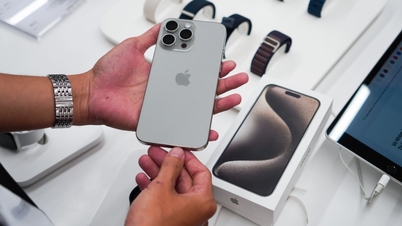 តម្លៃ iPhone 15 Pro Max "បុក​បាត" នៅ​វៀតណាម