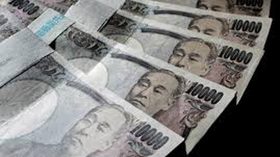Yen falls to 15-year low against euro
