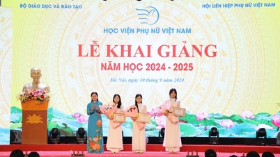 សិស្សថ្មីជាង 1,800 នាក់នៃសាលាស្ត្រីវៀតណាមចូលឆ្នាំសិក្សាថ្មី។