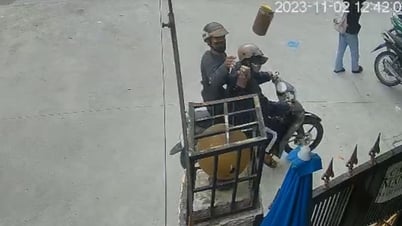 Nhà cụ bà ở Phú Nhuận 9 lần bị người lạ tạt chất bẩn