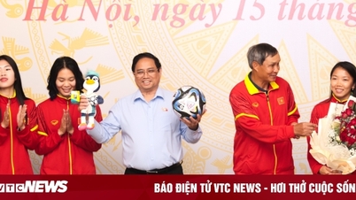 Thủ tướng chúc mừng các cô gái kim cương chơi với tinh thần Việt Nam tại World Cup