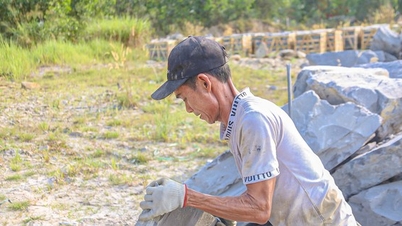 ប្រជាជន​នៅ​ភូមិ​កាប់​ថ្ម​ធំ​បំផុត​ក្នុង​ទីក្រុង Da Nang តស៊ូ​ប្រកប​របរ​ចិញ្ចឹម​ជីវិត​ក្រោម​កម្ដៅ ៤០ អង្សារ