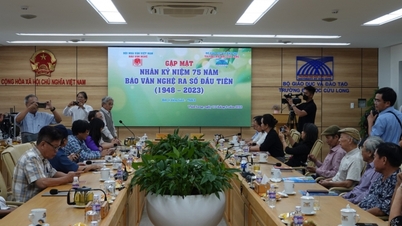កាសែត Van Nghe បានបើកកិច្ចប្រជុំដើម្បីអបអរសាទរខួបលើកទី 75 នៃបញ្ហាដំបូងរបស់ខ្លួន។